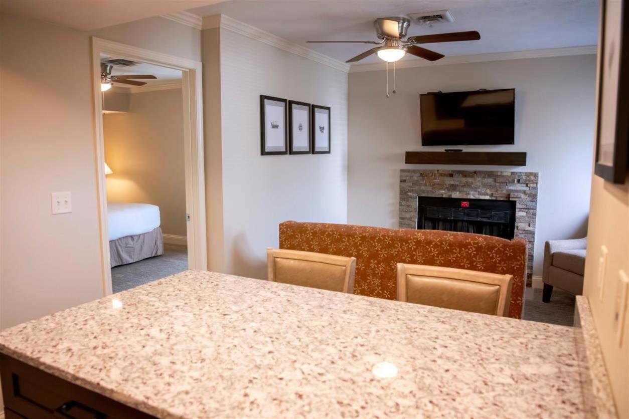 Annabell Gardens Hotel Lincoln Bagian luar foto